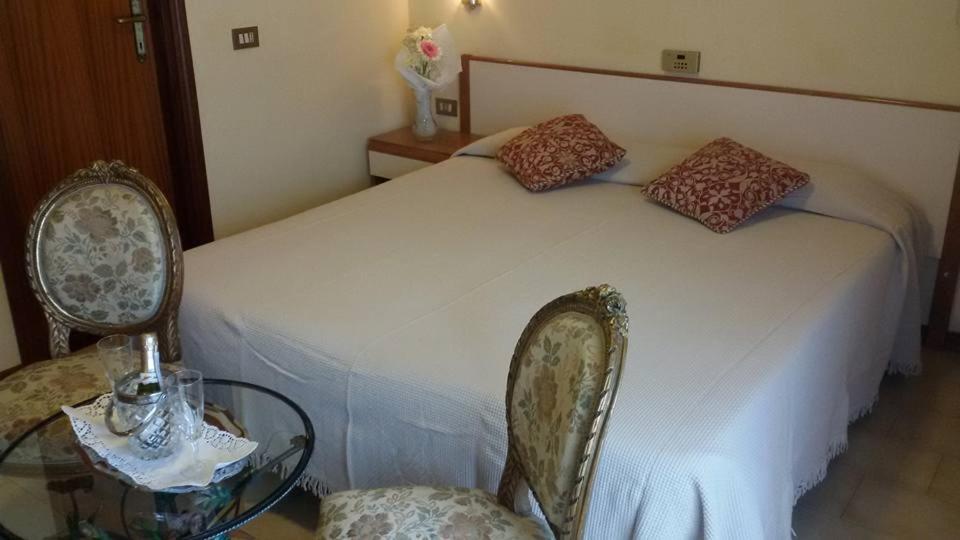 Hotel Le Vigne Contigliano Екстер'єр фото